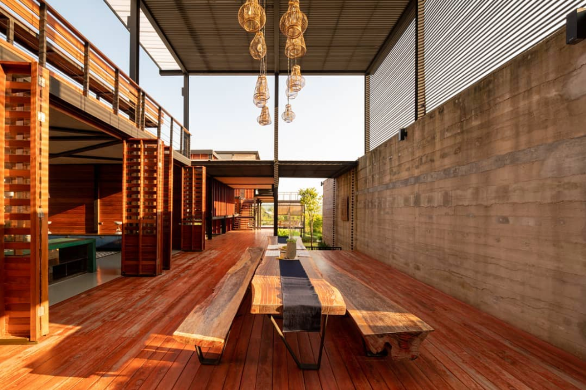 Binary Wood House por TA-CHA Design