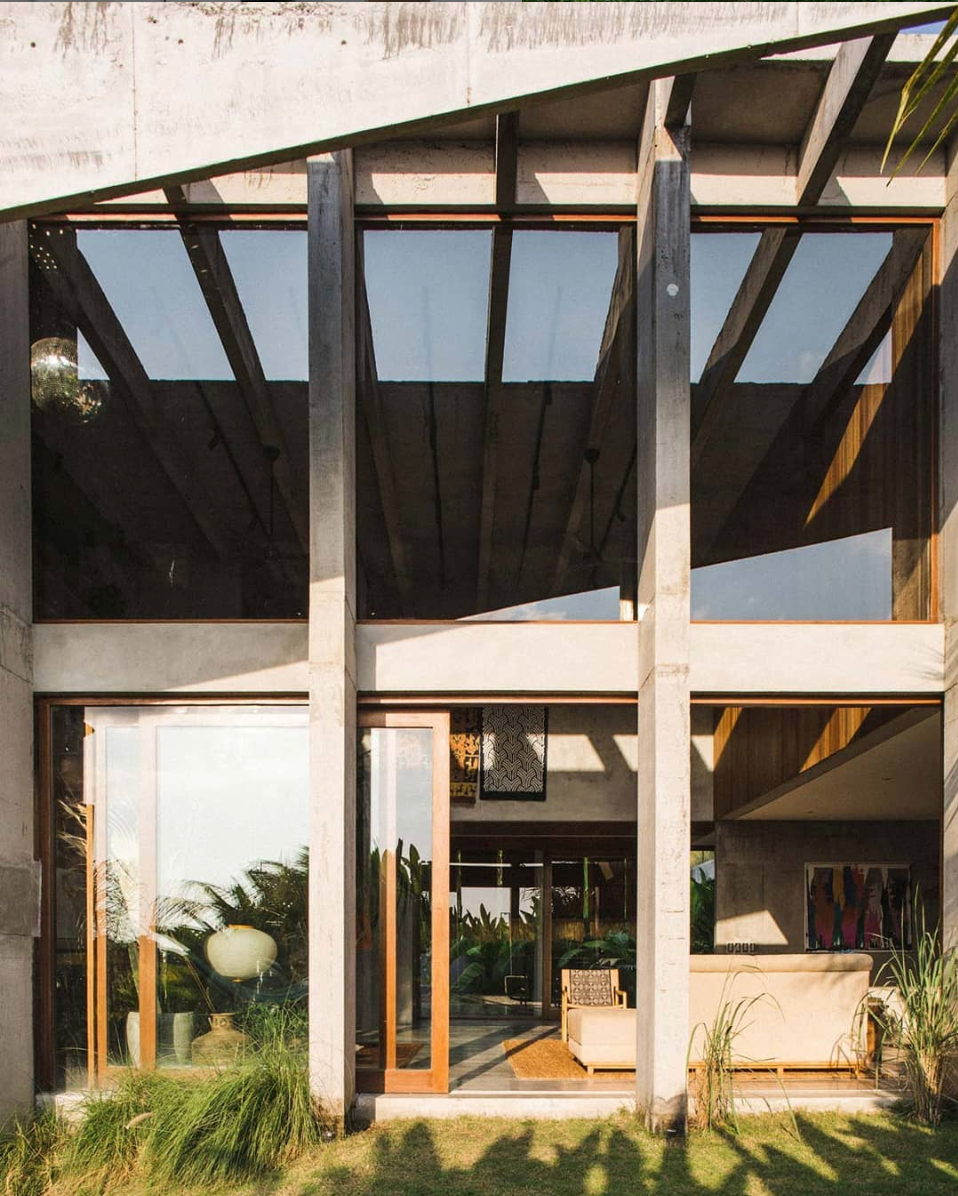 Casa brutalista Bali Patisandhika y el diseñador Dan Mitchell